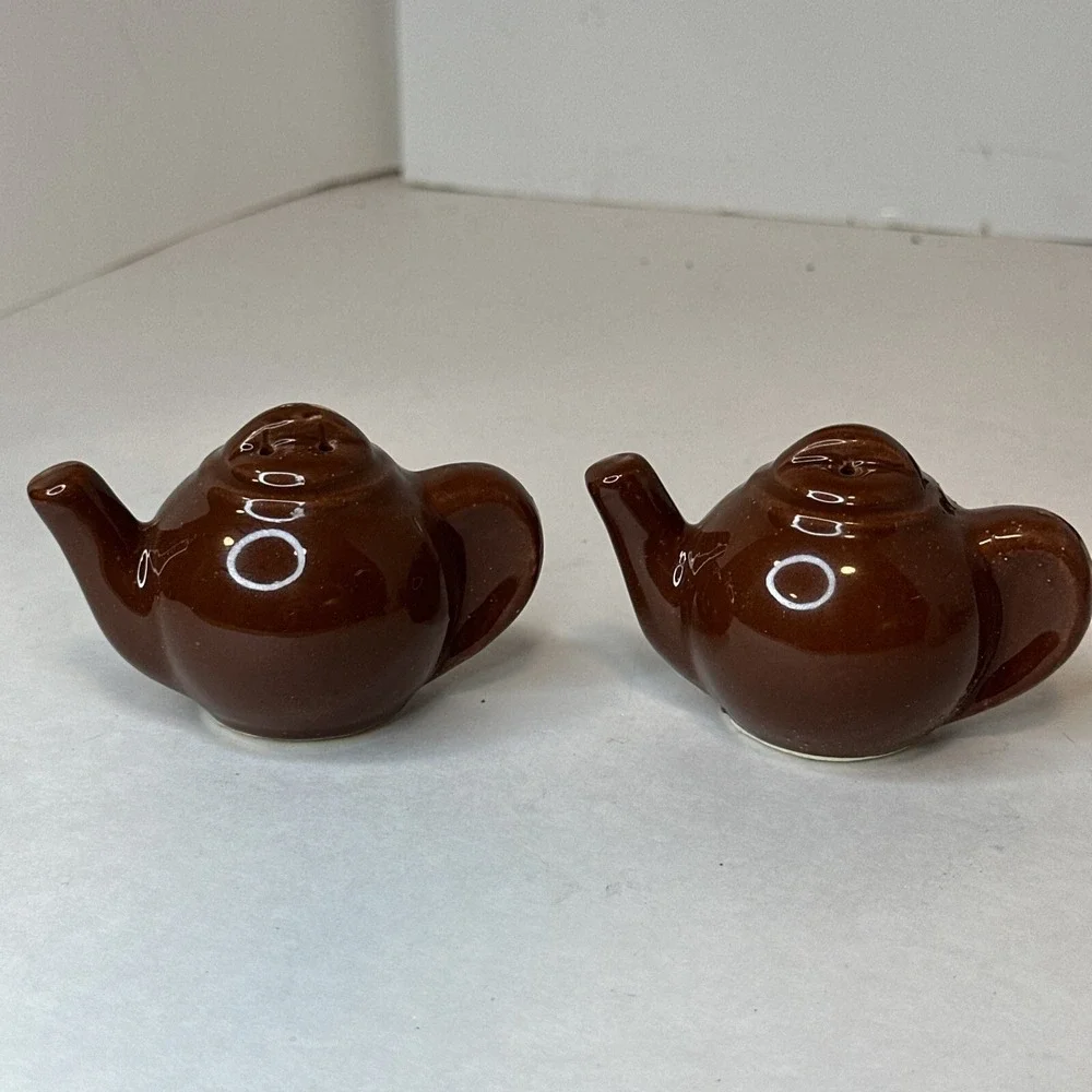 Brown Tea Pot Salt & Pepper Shakers Vintage Hand Painted Made in Japan